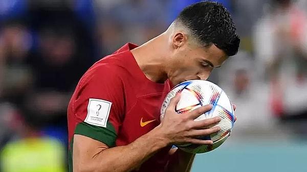 Futbolun sevilen isimlerinden Cristiano Ronaldo'nun adı Dünya Kupası finalinden sonra yeniden gündeme geldi. Futbolseverler Ronaldo'nun Dünya Kupası kazanıp kazanmadığını araştırmaya başladı.