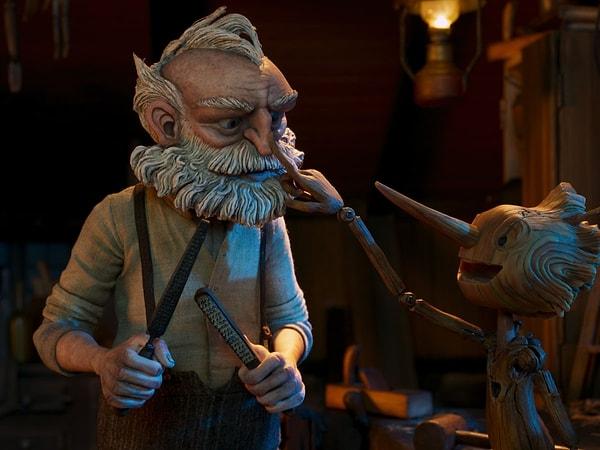 Del Toro ve Mark Gustafson'ın yönettiği stop-motion animasyon müzikalinde Pinokyo'nun gerçek oğlu olmadığı için çok kızdıktan sonra, Geppetto sonunda tahta kuklayı olduğu gibi kabul eder ve günlerini birlikte yaşarlar.