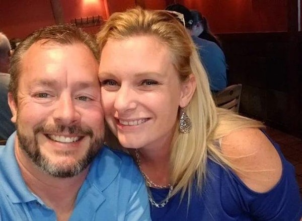 Вечером пара переписывалась, после чего, когда Эмери вернулся домой, он хотел заняться сексом с Кейт. Когда Кейт отказала ему, они начали спорить, и в конце концов она попросила своего парня покинуть ее дом.