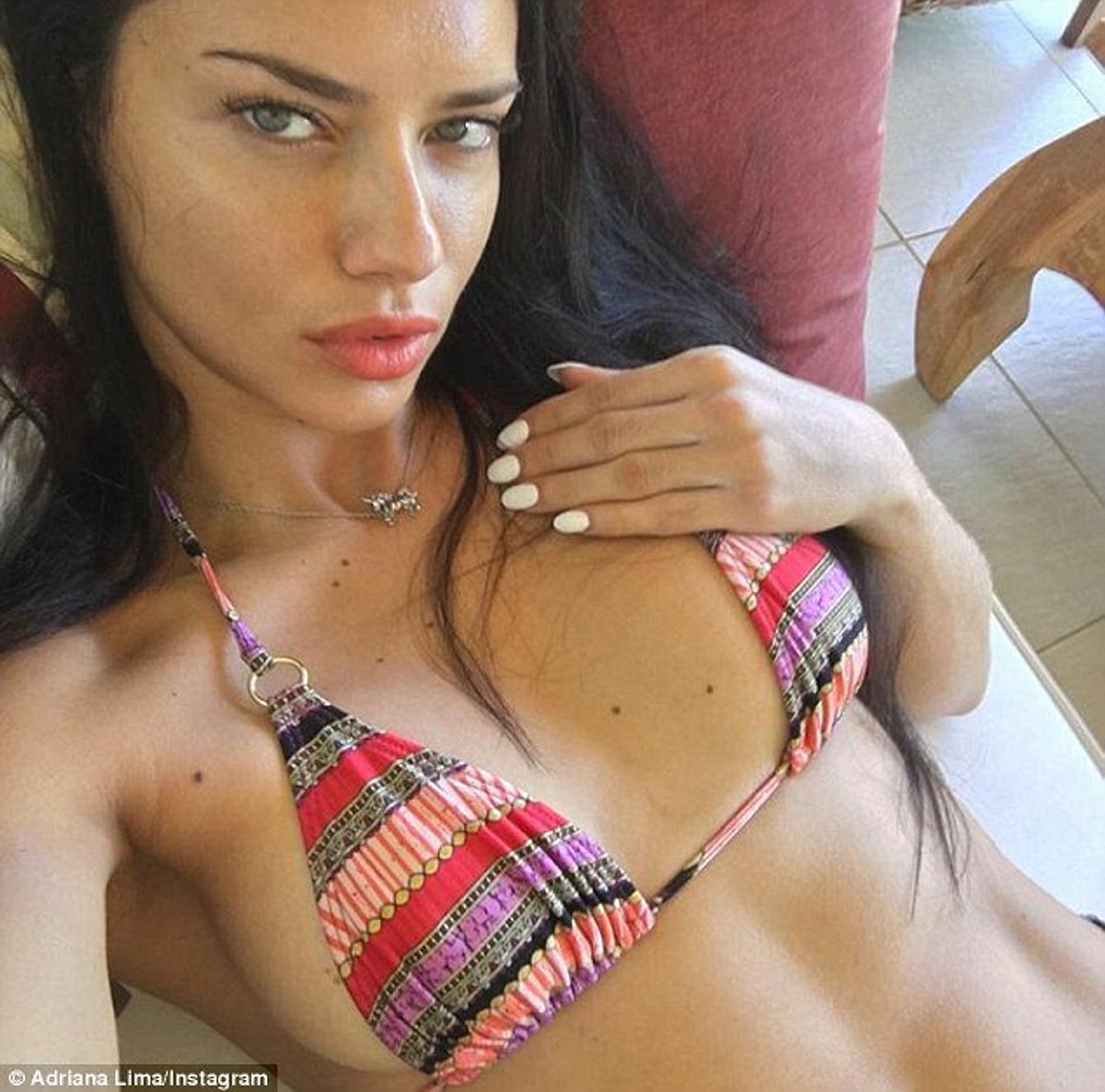 Неплохая фигура голой Adriana Lima 15 фото эротики Неплохая фигура голой Adriana Lima 15 фото эротики