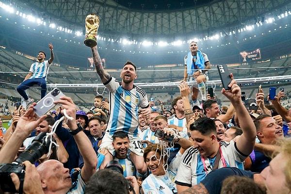2022 Dünya Kupası'nda müthiş bir finalin ardından Arjantin, Fransa'yı mağlup ederek dünya şampiyonu oldu biliyorsunuz.