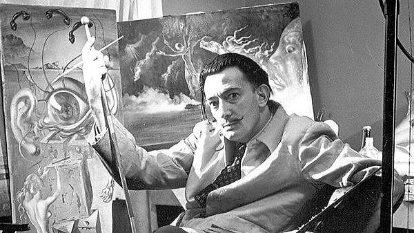 7. Salvador Dali, eriyen saatlerin olduğu 'Belleğin Azmi' adlı tablosunun ilhamını güneş ışığında eriyen peynir parçalarından almıştı.