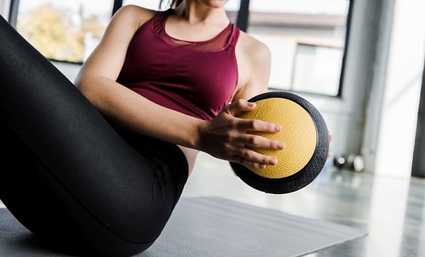 1. İlk soruyla başlayalım! Bu fotoğraftaki topun adı ne olabilir?