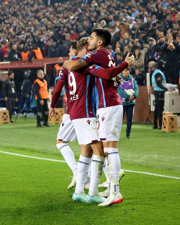 Trabzonspor'a üç puanı getiren golleri Maxi Gomez ve Trezeguet kaydetti.