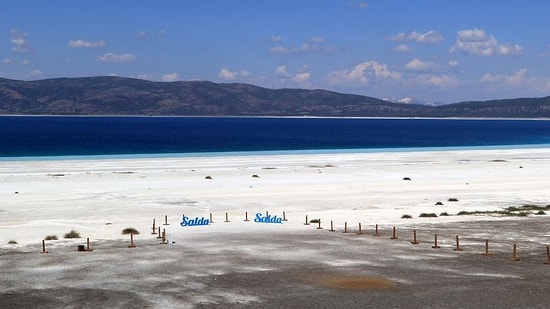 Salda Gölü Kumsalındaki Kararma Artıyor: "Endemik Canlılar da Tehlike Altında"