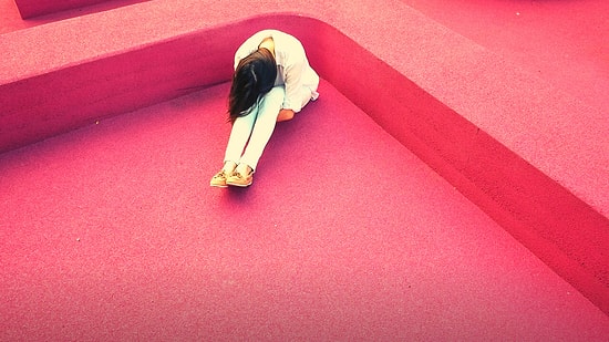 Yeni Yıla Kalbi Kırık ve Özlem Dolu Girenlerin Efkarını Artıracak 14 Dokunaklı Şarkı