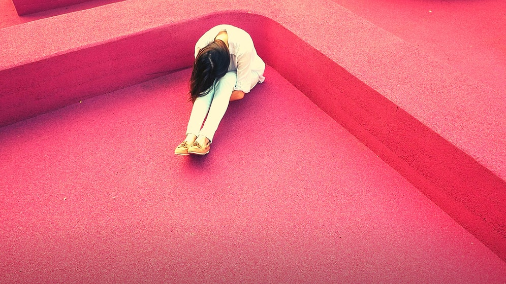 Yeni Yıla Kalbi Kırık ve Özlem Dolu Girenlerin Efkarını Artıracak 14 Dokunaklı Şarkı