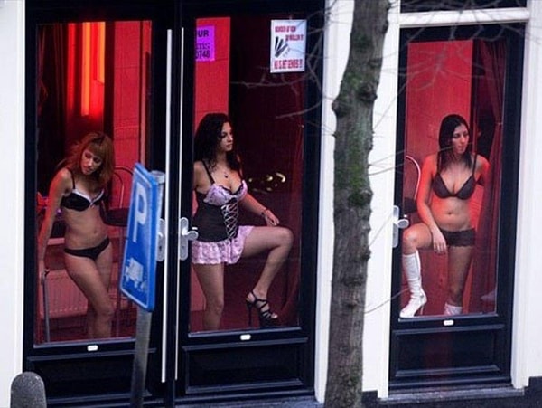 5. “Мой друг, который ездил в Нидерланды, был сильно шокирован, когда увидел Улицу красных фонарей, потому что ранее не слышал о ней.”