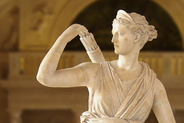 7. Yunan tanrıçası Artemis