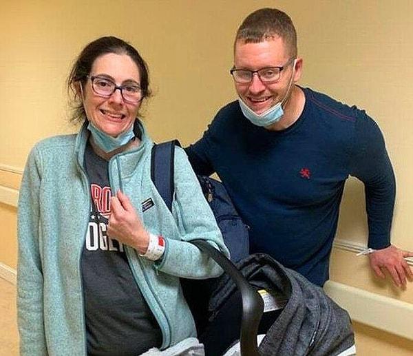 4. ABD'nin Boston eyaletinde yaşayan Melissa Surgecoff böbrek taşı ağrısı çektiğini zannederken aslında doğum yapıyordu.