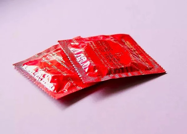 14. 39 yaşındaki Alman kadın, hamile kalmak için 42 yaşındaki erkek arkadaşının prezervatiflerini ondan izinsiz bir şekilde deldi.