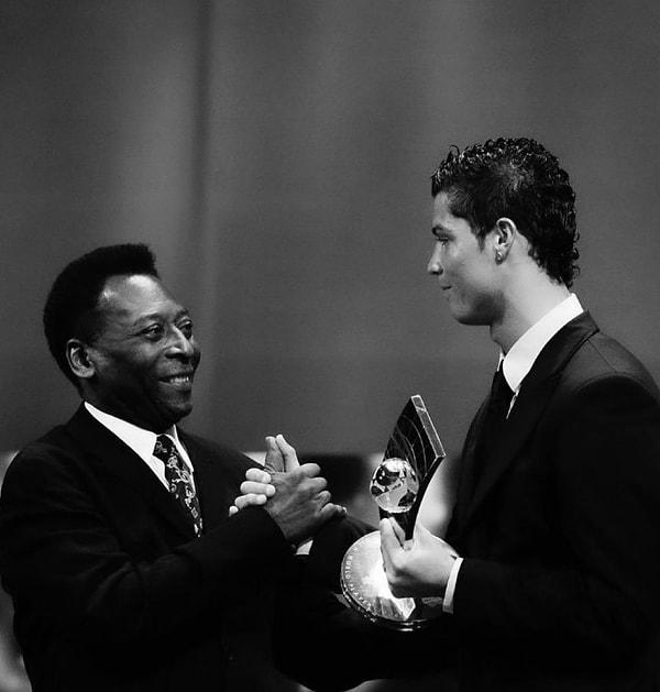 Futbol yaşamının ardından ülkesinde spor bakanlığı, FIFA ve Santos'un futbol elçiliğini yapan Pele, New York Cosmos'un onursal başkanlığı, Birleşmiş Milletler ve UNESCO'nun iyi niyet elçiliği gibi görevler üstlendi.