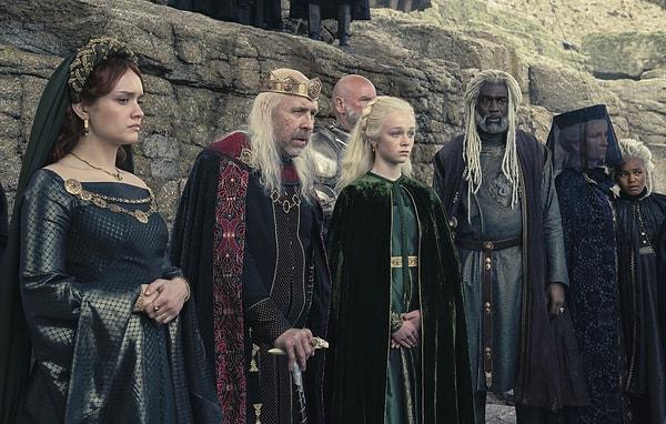 Babası Viserys'in ölümünün ardından Helaena, kendini Westeros'a yayılan bir taht savaşının ortasında bulundu.