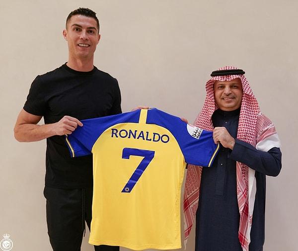 Cristiano Ronaldo, Suudi Arabistan ekiplerinden Al-Nassr'la 2,5 yıllık sözleşme imzaladı.