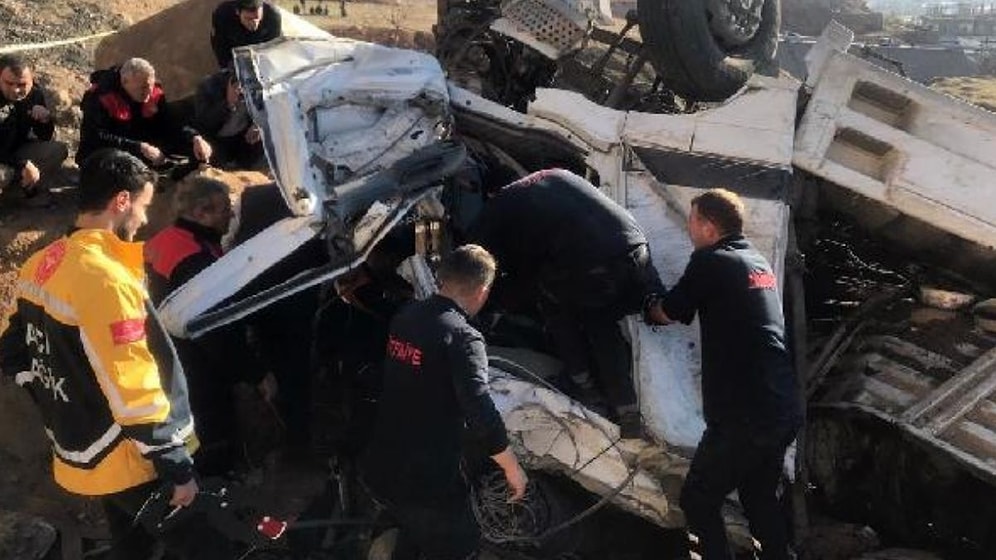 Virajı Alamayan TIR Şarampole Yuvarlandı: 1 Ölü, 1 Yaralı