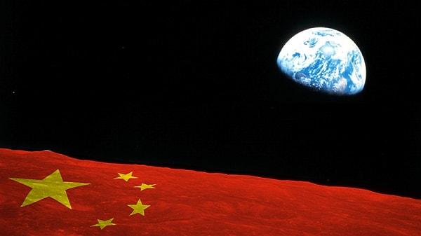 Üst düzey bir NASA çalışanı, Çin'in astronotlarını göndermeyi planladığı Ay'ın bazı kısımlarını talep edebileceği konusunda uyardı.