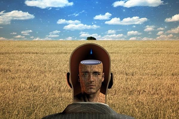 4. Психологический дискомфорт, который люди испытывают, когда их убеждения и действия несовместимы друг с другом, называется когнитивным диссонансом.