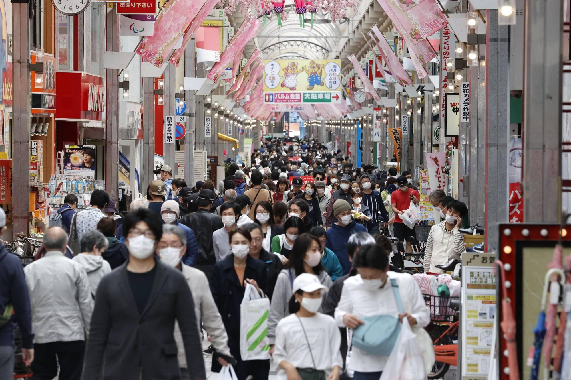 Японское правительство выделит семьям, переезжающим из столицы Токио, по 1 миллиону иен на ребенка