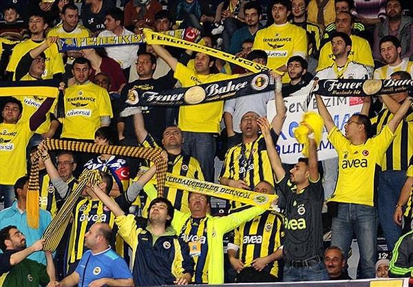 Galatasaray'ın en yakın takipçisi, 40 bin 23 seyirci ortalamasıyla ezeli rakibi Fenerbahçe.