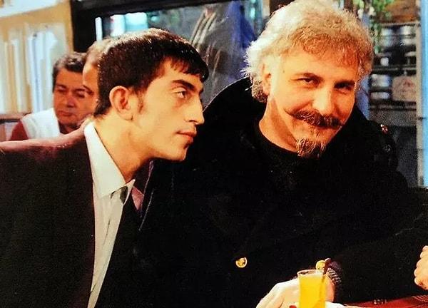 3 sezon boyunca ekranlarda yer alan komedi ve dram türündeki yapımın oyuncu kadrosunda olan Mehmet Usta; Savaş Dinçel, Sermin Hürmeriç, Hasan Kaçan, Kadir Çöpdemir ve Ahmet Yenilmez gibi usta oyuncularla birlikte rol almıştı.
