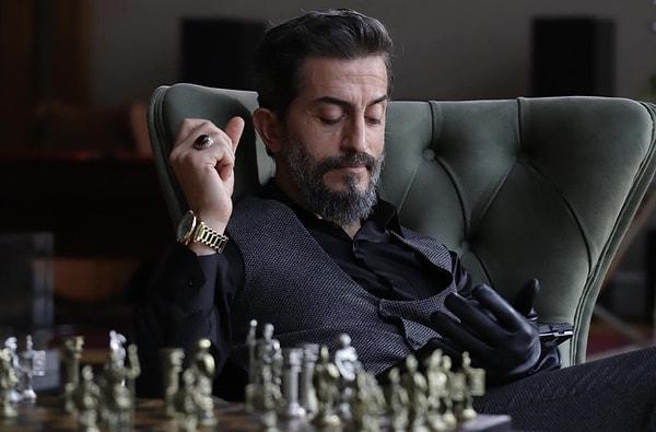 Yeni projelerle sevenlerinin karşısına çıkmaya devam eden Mehmet Usta, 2021'den bu yana TRT 1 ekranlarında yayınlanan Teşkilat dizisinde 'Zayed Fadi' karakterine hayat vermişti.