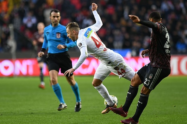 Gaziantep FK, VAR kayıtlarının açıklanmasının ardından Beşiktaş maçının hakemi Atilla Karaoğlan'ın kararına tepki gösterdi.