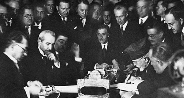 24 Temmuz 1923'te İsviçre'nin Lozan şehrinde imzalanan anlaşmayla Türkiye Cumhuriyeti'nin bağımsızlığı ve Misakımilli, tüm dünya devletleri tarafından resmen tanınmış ve kabul edilmişti. Ayrıca Sevr Antlaşması da geçersiz hale gelmişti.