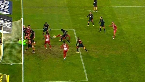 Sivasspor'un iptal edilen golü tüm Türkiye'de tartışma konusu yarattı adeta. Sivasspor'a beraberliği getiren golün neden iptal olduğu merak konusu oldu elbette.