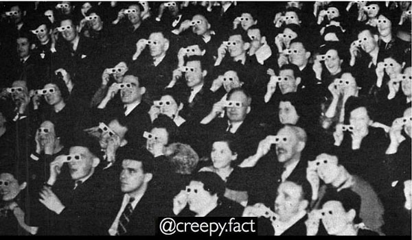 9. Закадровый смех, который вы слышите на многих шоу, был записан еще в 1950-х годах. Технически, вы слышите смех умерших людей.