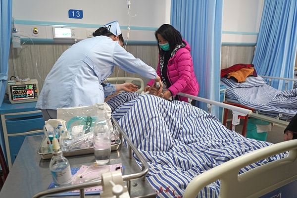 Yaralılar hastaneye sevk edilirken, kazaya ilişkin soruşturma başlatıldığı belirtildi.