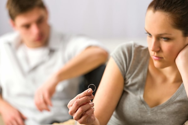 Eşinizle boşanma döngüsü içerisine girdiyseniz onun ailesinin yapacağı sıkıntıları biraz görmezden gelmek önemli olabilir.