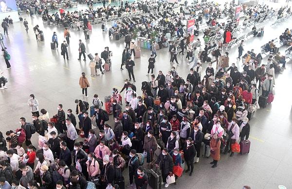 Pudong Havalimanı, salgın öncesinde, 2019'da, yılda 39 milyon yolcuya hizmet verirken, karantina tedbirleri ve uçuş kısıtlamaları nedeniyle bu sayı 2022'de 1,64 milyona gerilemişti.