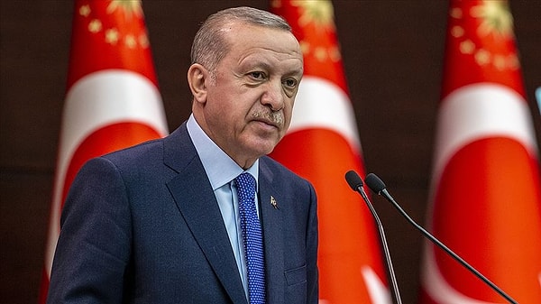 Cumhurbaşkanı Erdoğan daha önce, "Aralık'ta EYT düzenlemesini kamuoyuyla paylaştık. Milyonlarca vatandaşımızın sorunlarını herhangi bir sınırlamaya gitmeksizin çözüme kavuşturacak çalışmayı yakında TBMM'nin takdirine sunuyoruz" demişti.