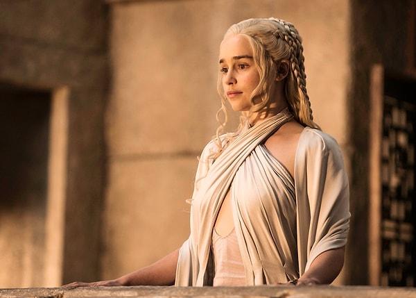 2011'de yayınlanmaya başlayan ve 2019'da final yapan Game of Thrones dizisindeki Daenerys Targaryen karakterine hayat vermesiyle hafızalara kazınmıştı kendisi.