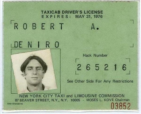 21. 1976 yapımı Taxi Driver filmi için hazırlanan Robert De Niro, gerçek bir taksi şoförü ehliyeti almış ve bir ay boyunca günde 12 saat taksicilik yapmış.
