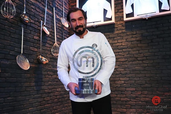 6 aylık maratonu sona eren MasterChef Türkiye final bölümü izleyenlerin yoğun ilgisini gördü. Metin şampiyonluk kupasını kaldıran isim oldu.