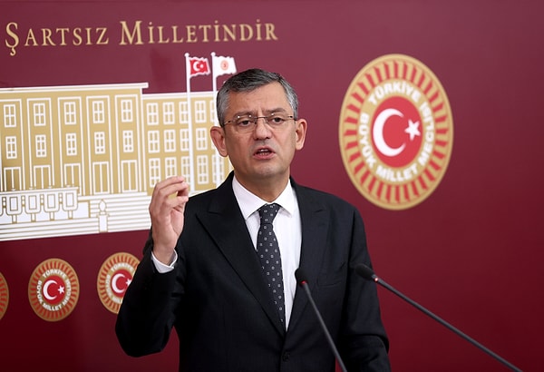 Özgür Özel, geçtiğimiz günlerde İçişleri Bakanı İsmail Çataklı'nın kardeşi hakkında FETÖ soruşturması açıldığını duyurmuş ve iddialar doğrulanmıştı.