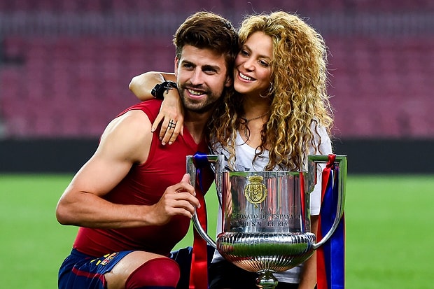 Futbolcu Pique'nin, Shakira'dan Ayr�lmadan �nce Evinde K�z Arkada�� Clara Chia ile G�r�nt�leri Ortaya ��kt�!