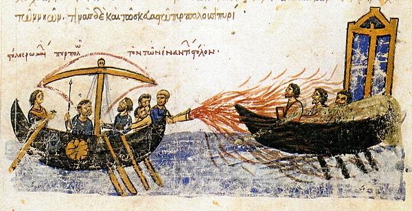 7. Bizans İmparatorluğu'nun kullandığı meşhur 'Yunan ateşini' duymuşsunuzdur. Öyle yıkıcı bir gücü vardı ki Bizans yıllar boyu formülünü gizli tutmuştu.