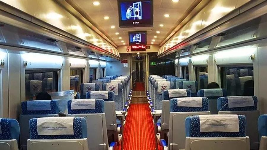 Поезд в стамбул. Электричка в Стамбуле. Скоростные поезда в Турции салон. Поезда в Турции внутри. Поезд Стамбул Анкара.