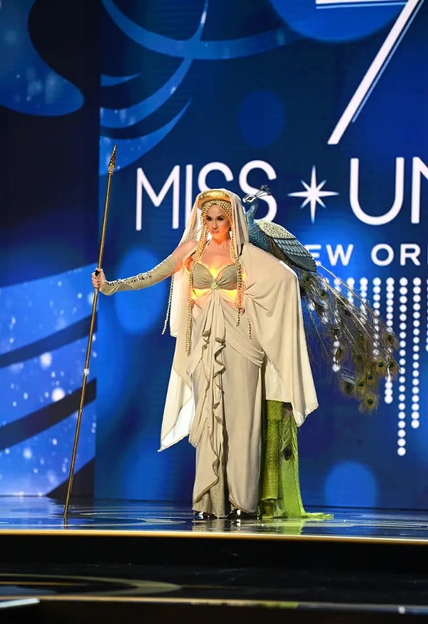 Мисс Греция Корина Эммануилиду оделась как богиня Гера — покровительница брака