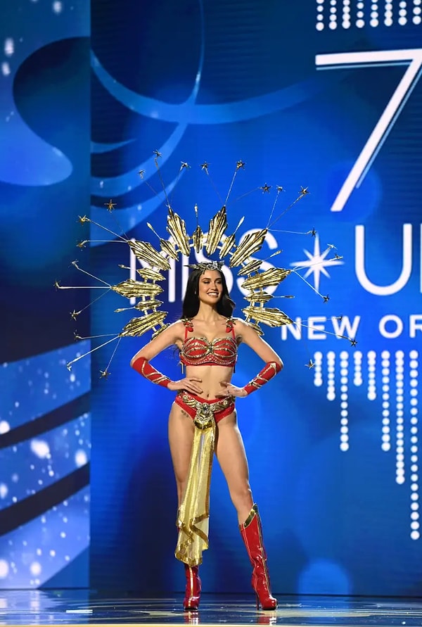 Мисс Филиппины Селеста Кортези в своем костюме была похожа на супергероя