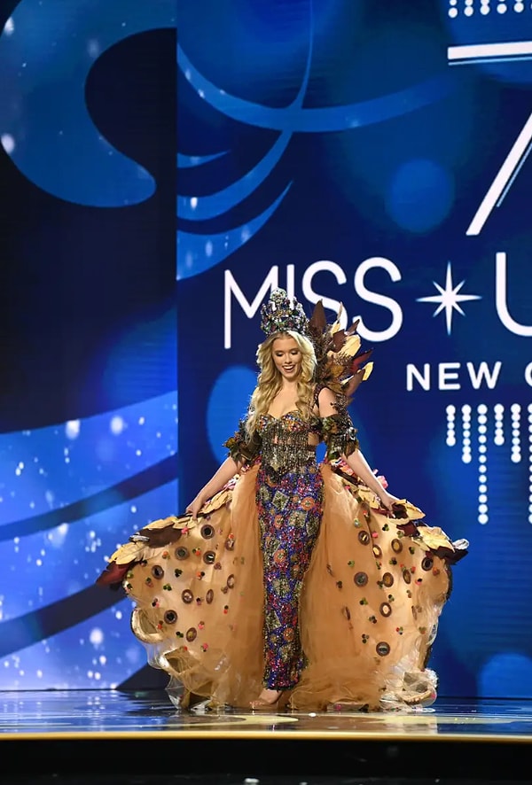 Мисс Швейцария Алия Гуинди в костюме швейцарского шоколада