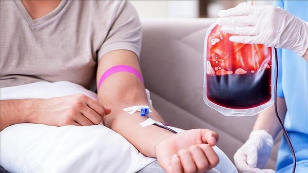 Korkunç bir regl dönemi geçiren kadın hastanede düşük hemoglobin seviyeleri ile anemik hale geldi.