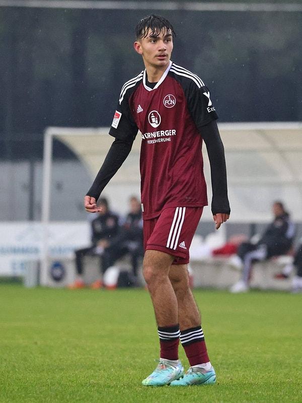 10. Galatasaray, Nürnberg U19 takımında forma giyen 17 yaşındaki Can Uzun'u gündemine aldı. Can, ofansif orta saha ve forvet bölgelerinde görev yapıyor.
