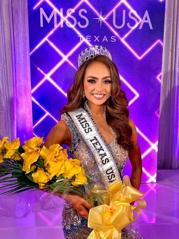 28 yaşındaki yarı Filipinli R'Bonney Gabriel, önce Teksas güzeli seçilmiş ve daha sonra da Miss USA seçilerek Kainat Güzellik yarışmasına katılmaya hak kazanmıştı.