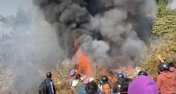 Katmandu Post gazetesinin haberine göre, başkent Katmandu'dan Pokhara'ya gitmek üzere havalanan Yeti Hava Yollarına ait "ATR 72" tipi yolcu uçağı, Seti Nehri Vadisi yakınında düştü.