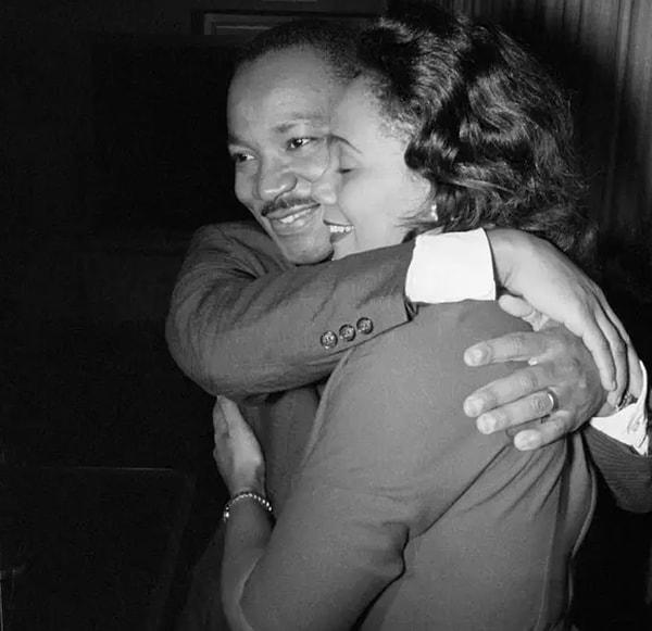 Bu sene King'in doğum günü özel bir sürprizle kutlandı: 1964 yılında Nobel Barış Ödülü'nü kazandıktan sonra eşi Coretta King'e sarıldığı an ölümsüzleştirilmek istendi ve 'Sarılma' isimli bir heykel yapıldı!
