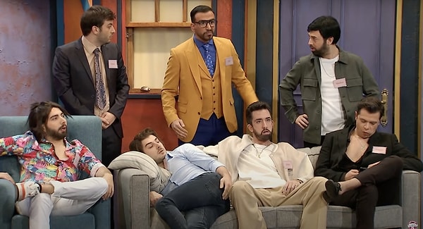 Hâl böyle olunca Star TV'nin sevilen programı Çok Güzel Hareketler 2,  'Kısmetse Kudur' ismiyle programın eğlenceli bir parodi skecini izleyici karşısına çıkardı.