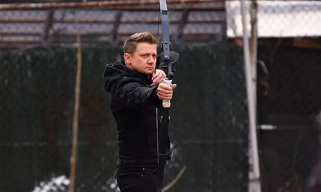 The famous actor, who has a special place in the hearts of Marvel fans, who has taken a place in a corner of our memories with the ‘Hawkeye’ character, fell like a bomb on the agenda with the news of the accident he had.